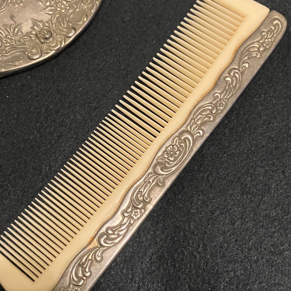 Vintage Elegant Silver Plated Vanity Set with Mirror, Brush, and Comb - Picture 5 of 6